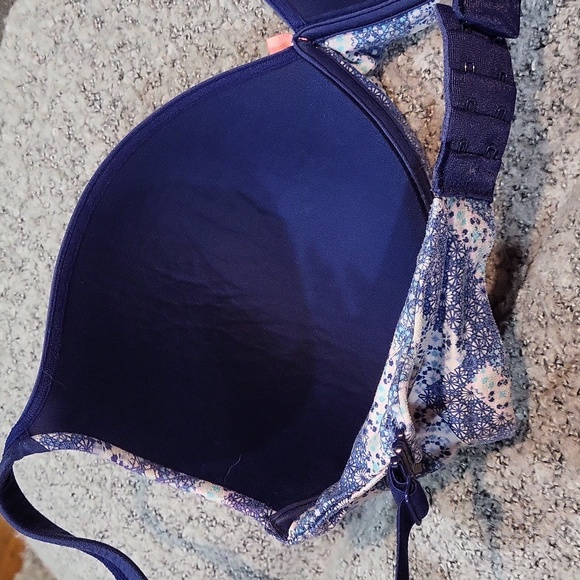 Victoria's Secret Bra - Picture 6 of 7